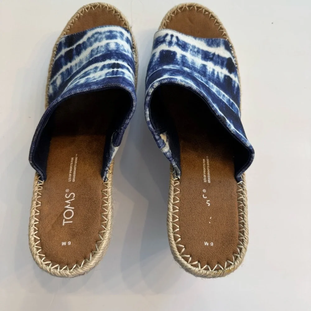 Toms look jute blue